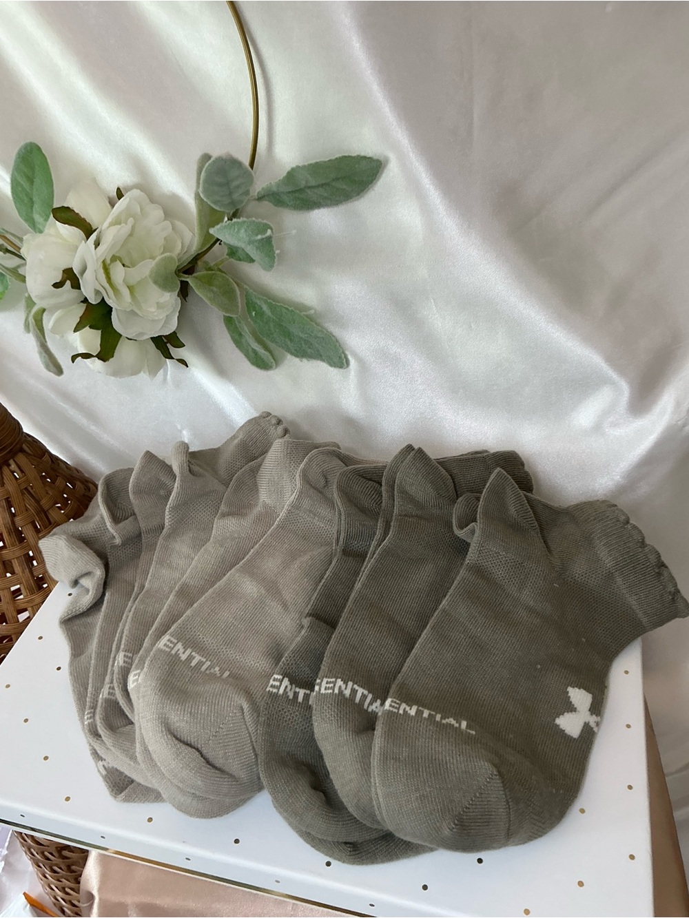 NWOT Under Armour Essential Low Cut Ruffle Olive Greige 6 Pair Socks Medium